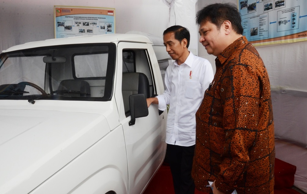 industri otomotif di Indonesia dipacu agar mampu memproduksi kendaraan berupa alat angkut hasil pertanian dan perkebunan