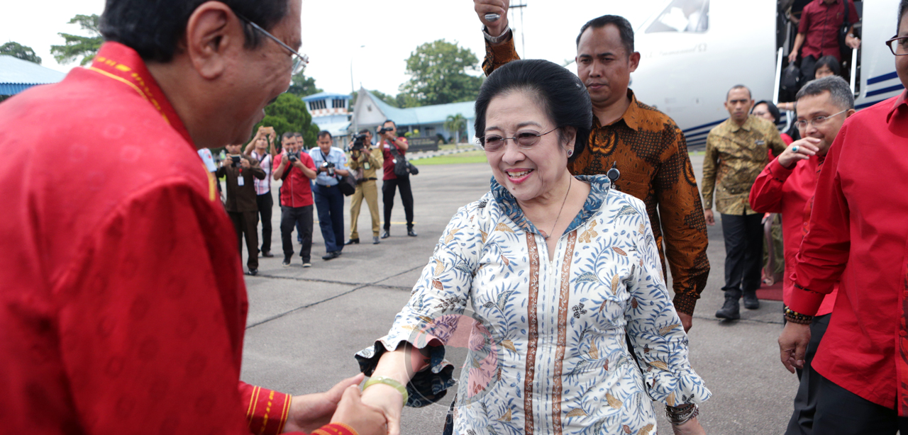 memastikan seluruh kader Partai selalu siap menghadapi serangan firnah dan hoaks yang ditujukan ke Partai dan Ibu Megawati Soekarnoputri dengan penuh kesabaran, keyakinan dan tidak akan menggoyahkan karakter berpolitik Partai yang mengedepankan nilai-nilai ketuhanan, kemanusiaan, kebangsaan, musyawarah dan keadilan sosial