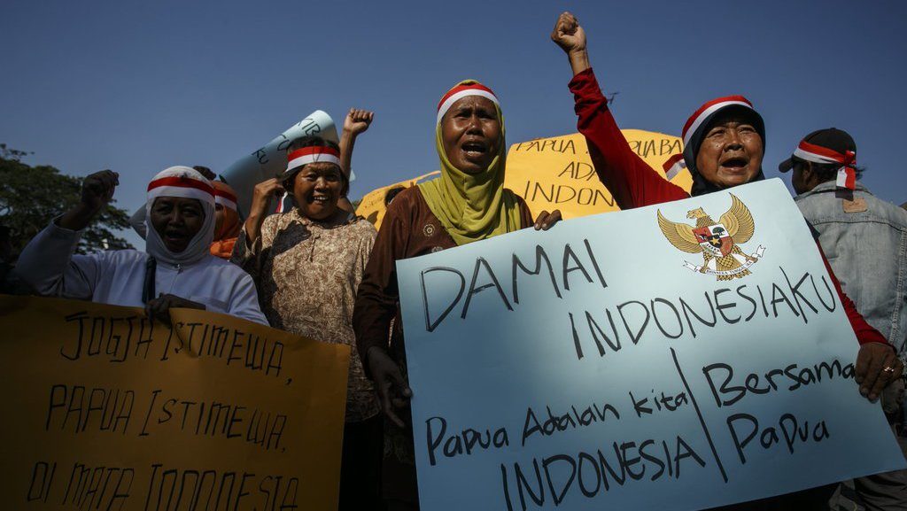 pertikaian senjata antara TPN OPM dengan aparat penegak hukum Indonesia memang masih debatable apakah masuk dalam kategori hukum humaniter internasional.