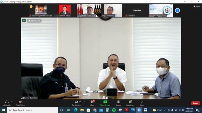 Dirut BNI, Royke Tumilar saat diskusi virtual