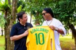 Menko Airlangga bersama Pesepakbola Ronaldinho/Foto: Humas Menko Perekonomian