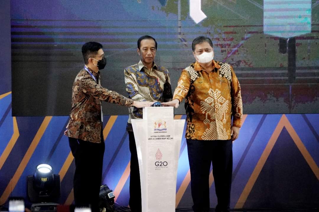 Presiden Jokowi bersama Menko Airlangga Hartarto