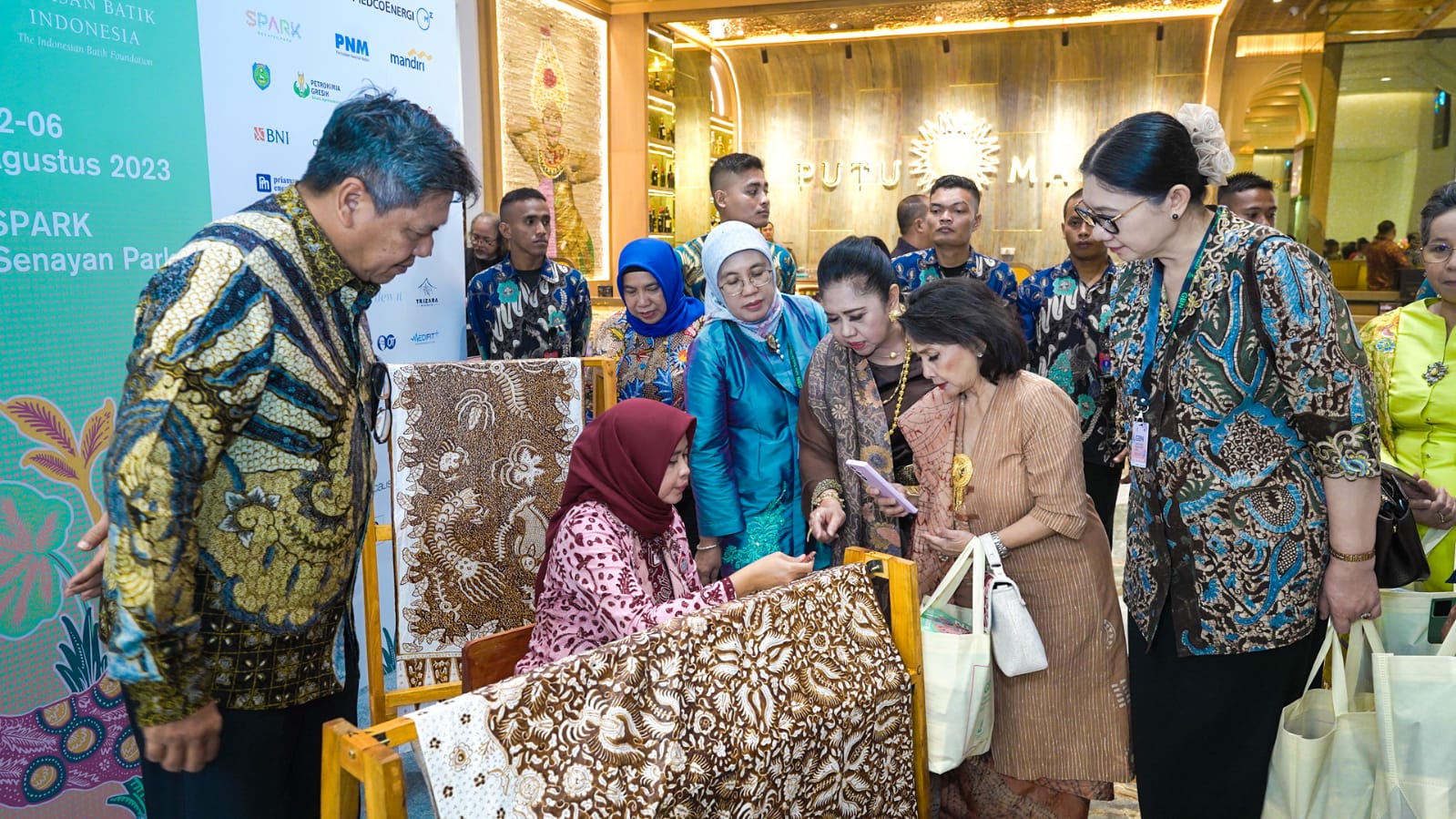 Perhelatan GBN 2023 dibuka langsung oleh Presiden Joko Widodo didampingi Ibu Negara Iriana Joko Widodo.