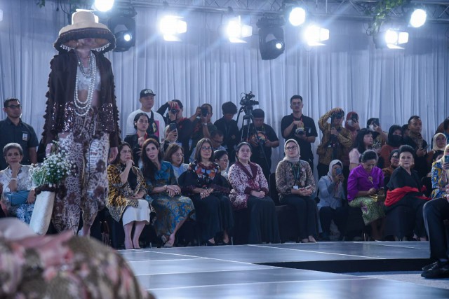 Ketua DPR RI Puan Maharani saat menghadiri pameran Gelar Batik Nusantara 2023 (GBN 2023) di SPARK Senayan