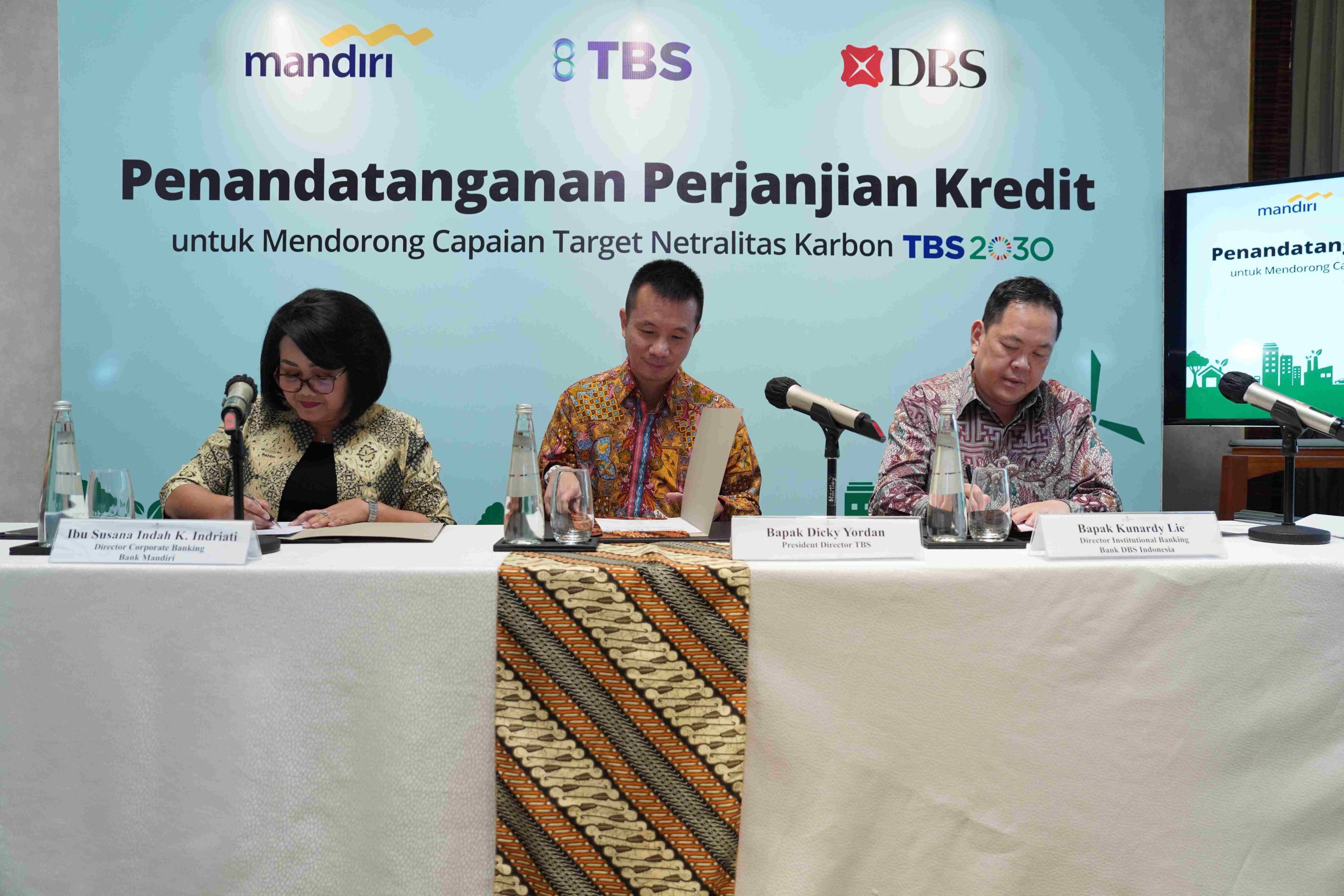 PT Bank Mandiri Tbk dan PT Bank DBS Indonesia terpilih menjadi book runner dan lead arranger pada club deal ini sebagai bentuk dukungan kepada PT TBS Energi Utama Tbk untuk mencapai target netral karbon tahun 2030.