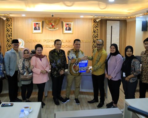 Komite III DPD RI melakukan Rapat Dengar Pendapat Umum (RDPU) dengan Serikat Buruh Migran Indonesia (SBMI) dan Yayasan Lembaga Bantuan Hukum Indonesia (YLBHI) di DPD RI